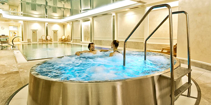 4* relax v Karlových Varoch: bazénové a wellness centrum aj kúpeľné procedúry, raňajky či polpenzia