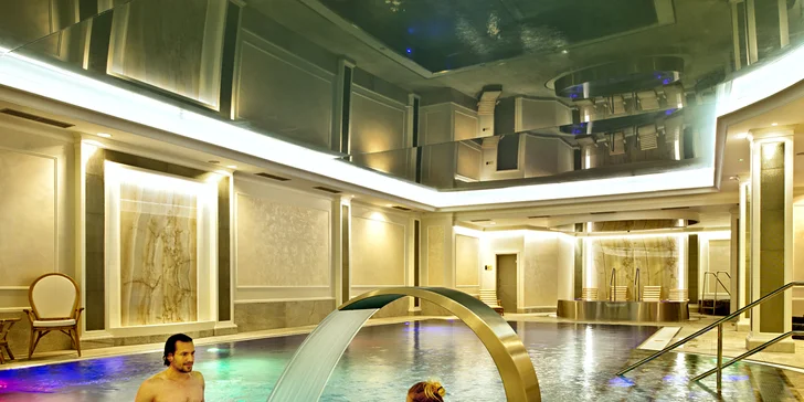 4* relax v Karlových Varoch: bazénové a wellness centrum aj kúpeľné procedúry, raňajky či polpenzia