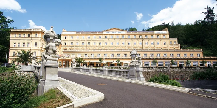 4* relax v Karlových Varoch: bazénové a wellness centrum aj kúpeľné procedúry, raňajky či polpenzia