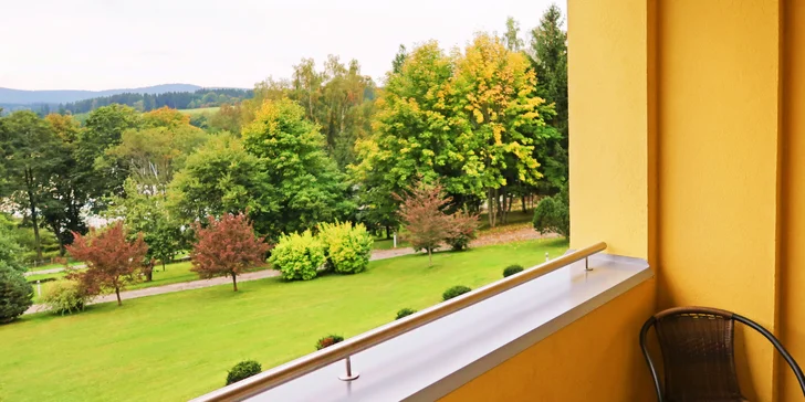 Až 15 dní pri Lipne: moderná izba aj s balkónom, donáška raňajok a vína na izbu