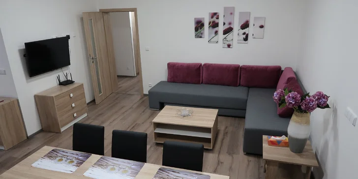 Až 15 dní pri Lipne: moderná izba aj s balkónom, donáška raňajok a vína na izbu