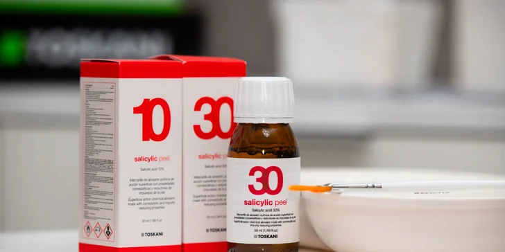 Čistá a mladistvá pleť vďaka chemickému a retinolovému peelingu - samostatné ošetrenia aj permanentky