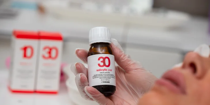 Čistá a mladistvá pleť vďaka chemickému a retinolovému peelingu - samostatné ošetrenia aj permanentky