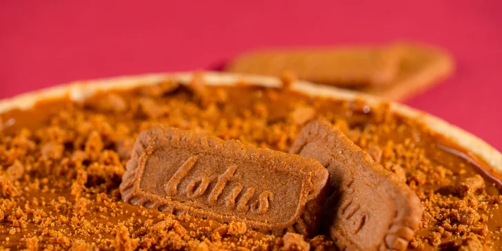 Poctivý karamelový cheesecake s Lotus posýpkou pre vaše potešenie - osobný odber alebo rozvoz