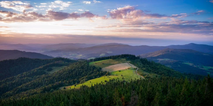 Spoznajte krásu poľských Beskýd: hotel len 1 km od hraníc, izba s balkónom a polpenzia