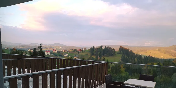 Spoznajte krásu poľských Beskýd: hotel len 1 km od hraníc, izba s balkónom a polpenzia