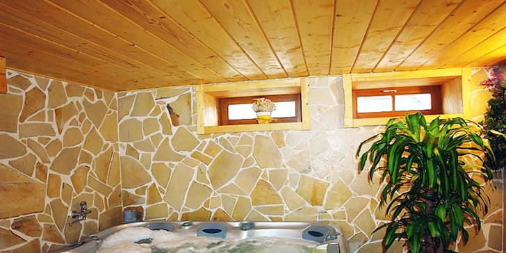 Jedinečná jeseň s wellnessom na juhu Nízkych Tatier v penzióne Schweintaal**