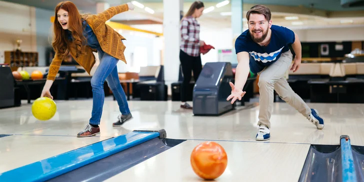 Relax aj zábava: Hodina bowlingu pre neobmedzený počet hráčov v Bowling Erika