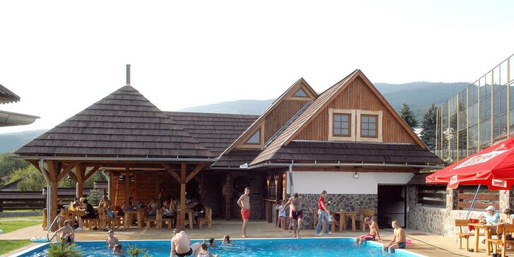 Ubytovanie v drevenici v areáli Schweintaal: neobmedzený vstup do bazéna a pestrá ponuka aktivít v okolí