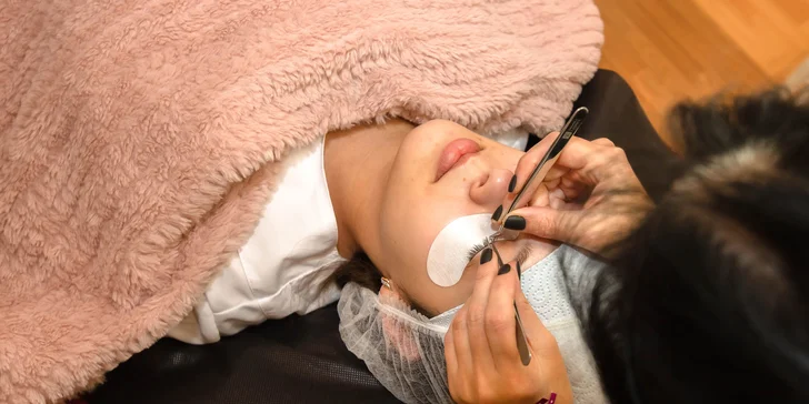 Lash lifting či dokonalé 1D alebo 3D mihalnice