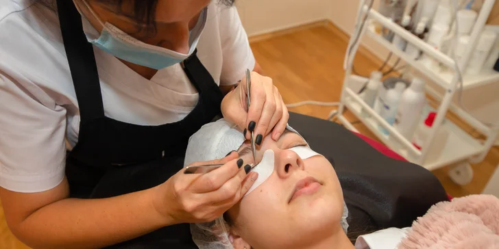 Lash lifting či dokonalé 1D alebo 3D mihalnice