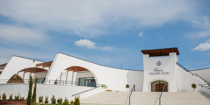 Vinohradnícky unikát na Tokaji: jedinečné ubytovanie v Chateau GRAND BARI s raňajkami