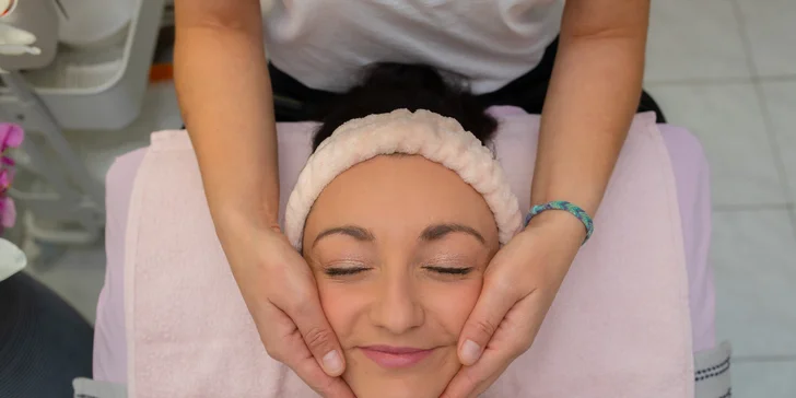 Hydratačné ošetrenie pleti, dôkladné čistenie alebo relaxačná masáž tváre, krku, dekoltu a hlavy