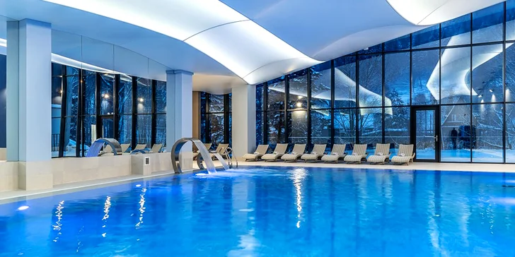 Moderný hotel s výhľadom na Sliezske Beskydy: polpenzia a neobmedzený vstup do wellness