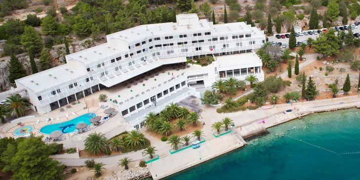 Dovolenka na Korčuli: hotel so súkromnou plážou a bazénom, all inclusive, izby pre dvojicu aj celú rodinu