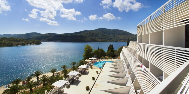 Dovolenka na Korčuli: hotel so súkromnou plážou a bazénom, all inclusive, izby pre dvojicu aj celú rodinu