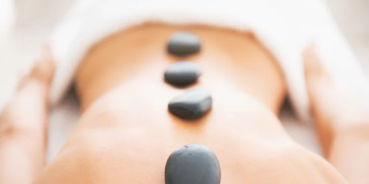 Romantický VIP privátny wellness vstup pre dvoch + masáž lávovými kameňmi a občerstvenie