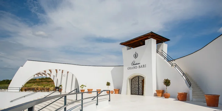 Vinohradnícky unikát na Tokaji: jedinečné ubytovanie v Chateau GRAND BARI s raňajkami