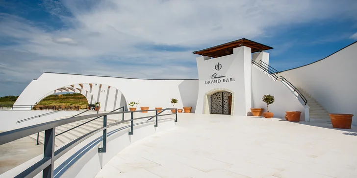 Vinohradnícky unikát na Tokaji: jedinečné ubytovanie v Chateau GRAND BARI s raňajkami