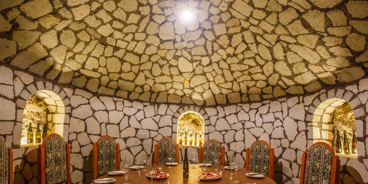 Vinohradnícky unikát na Tokaji: jedinečné ubytovanie v Chateau GRAND BARI s raňajkami
