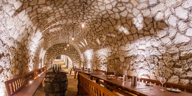 Vinohradnícky unikát na Tokaji: jedinečné ubytovanie v Chateau GRAND BARI s raňajkami
