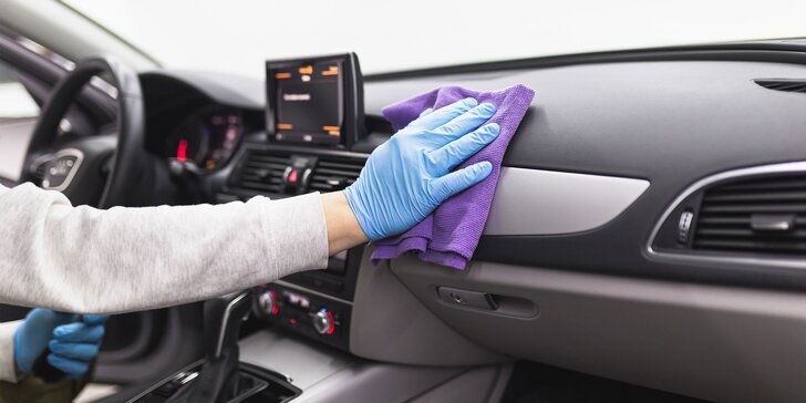 Tepovanie sedadiel alebo čistenie interiéru vozidla parou a ozónom