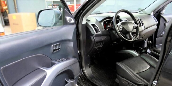 Tepovanie sedadiel alebo čistenie interiéru vozidla parou a ozónom