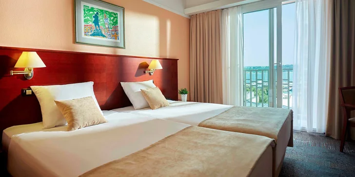 Dovolenka v Portoroži: 4* hotel pri mori s raňajkami či polpenziou a bazénmi