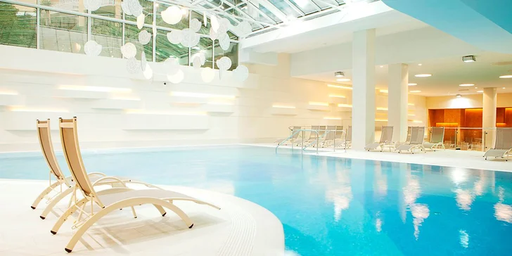 Dovolenka v Portoroži: 4* hotel pri mori s raňajkami či polpenziou a bazénmi