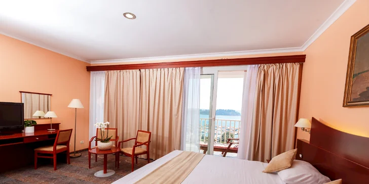 Dovolenka v Portoroži: 4* hotel pri mori s raňajkami či polpenziou a bazénmi