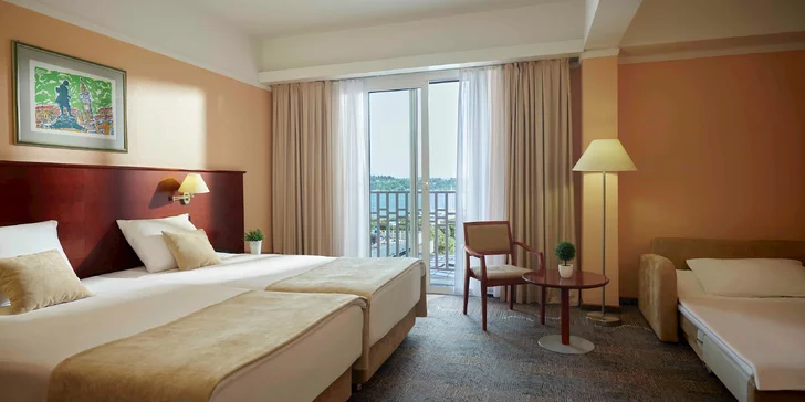 Dovolenka v Portoroži: 4* hotel pri mori s raňajkami či polpenziou a bazénmi