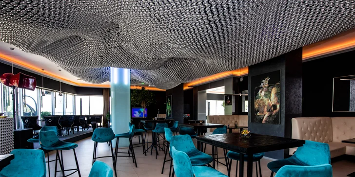Výnimočné jedlá inšpirované Áziou v panoramatickom Pancha Skybare na 10. poschodí hotela Holiday Inn