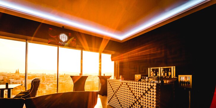 Výnimočné jedlá inšpirované Áziou v panoramatickom Pancha Skybare na 10. poschodí hotela Holiday Inn
