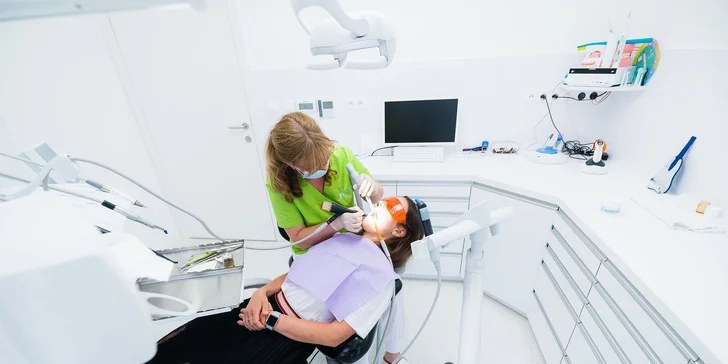 Doprajte si žiarivý úsmev: Dentálna hygiena s pieskovaním Airflow