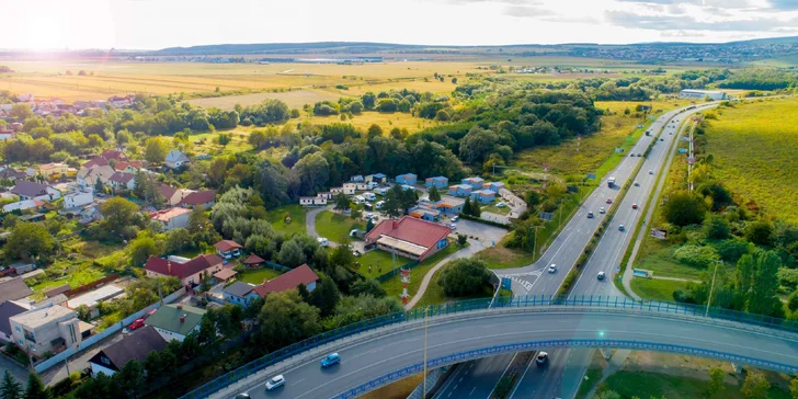 Zažite rodinné dobrodružstvo v netradičných mobilných domčekoch, apartmánoch a chatkách v Košiciach len 4 km od centra mesta