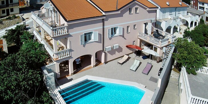 Dovolenka v Chorvátsku: apartmány s klimatizáciou až pre 7 osôb, len 400 m od pláže, vonkajší bazén