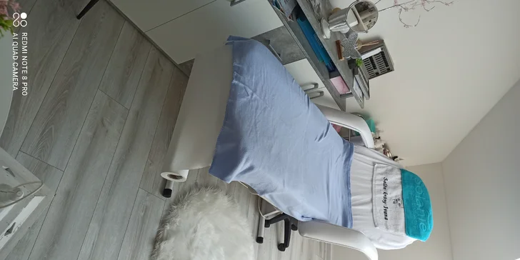 Balíčky kozmetických ošetrení: relaxačná masáž tváre, čistenie pleti skin scrubberom či laminácia obočia