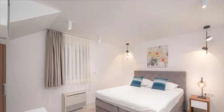 Dovolenka pri Makarskej riviére: luxusné apartmány až pre 8 osôb, vonkajší bazén s lehátkami, vybavenie na grilovanie