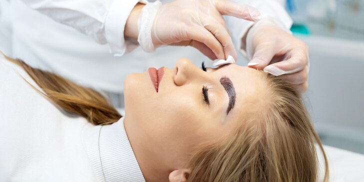 Rôzne kozmetické ošetrenia, úprava obočia či ihličková mezoterapia