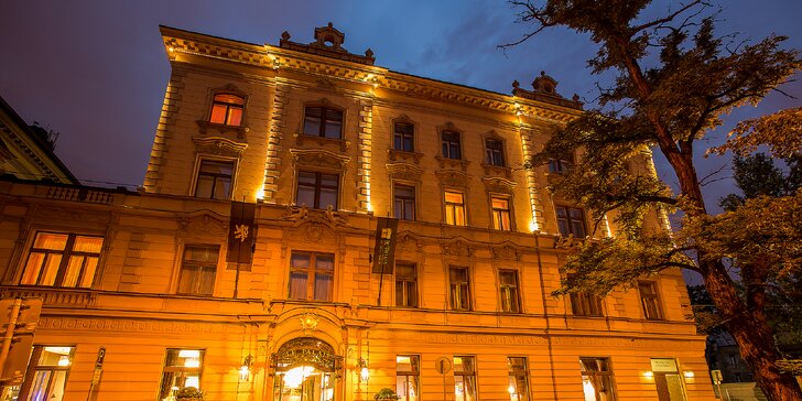Luxusný odpočinok v centre Prahy: historický hotel s raňajkami aj wellnes