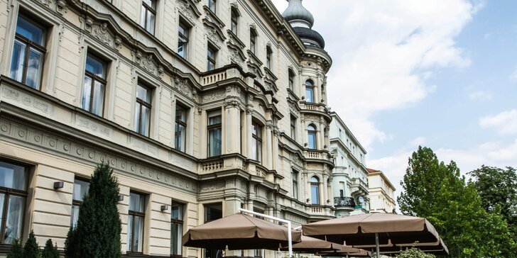Luxusný odpočinok v centre Prahy: historický hotel s raňajkami aj wellnes