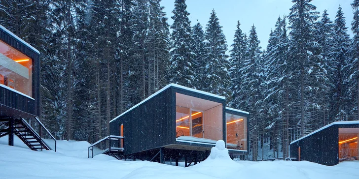 Dovolenka v unikátnych Björnson Tree Houses s novým exteriérovým wellness, 2 deti do 9,9 r. zadarmo