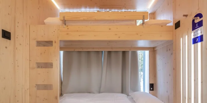 Dovolenka uprostred lesa v nových, unikátnych Björnson Tree Houses*** s neobmedzeným exteriérovým wellness, lanovkou a deťmi do 10r. zdarma!