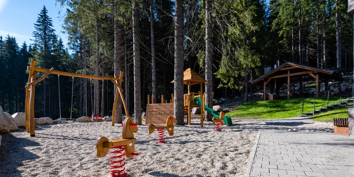 Dovolenka uprostred lesa v nových, unikátnych Björnson Tree Houses*** s exteriérovým wellness