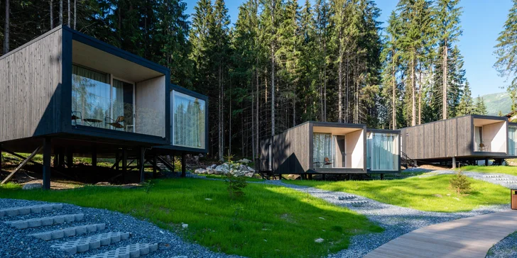Dovolenka uprostred lesa v nových, unikátnych Björnson Tree Houses*** s neobmedzeným exteriérovým wellness, lanovkou a deťmi do 10r. zdarma!