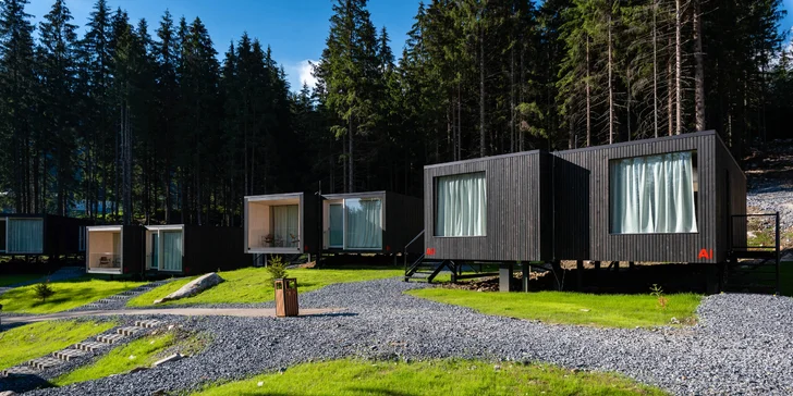 Dovolenka uprostred lesa v nových, unikátnych Björnson Tree Houses*** s neobmedzeným exteriérovým wellness, lanovkou a deťmi do 10r. zdarma!