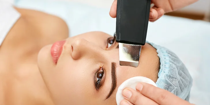 Balíčky kozmetických ošetrení: relaxačná masáž tváre, čistenie pleti skin scrubberom či laminácia obočia