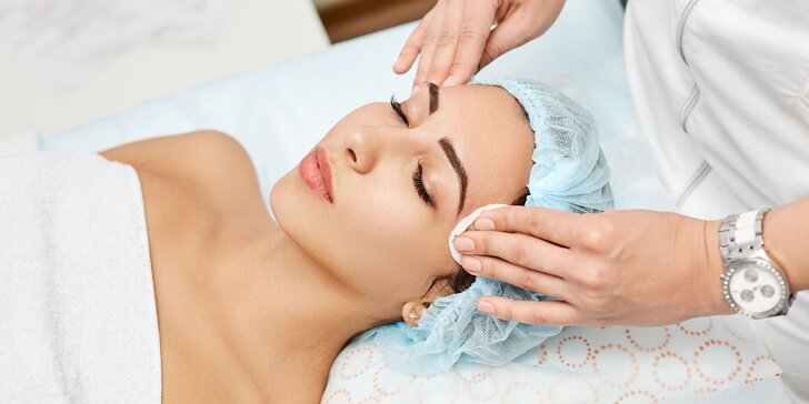 Balíčky kozmetických ošetrení: relaxačná masáž tváre, čistenie pleti či laminácia obočia