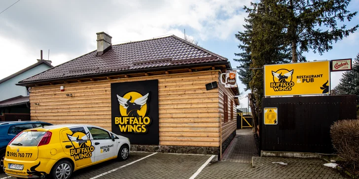 Hot dog, smažené krídelká alebo burger aj s prílohami v Bufallo Wings