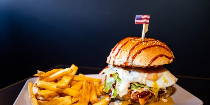 Hot dog, smažené krídelká alebo burger aj s prílohami v Bufallo Wings